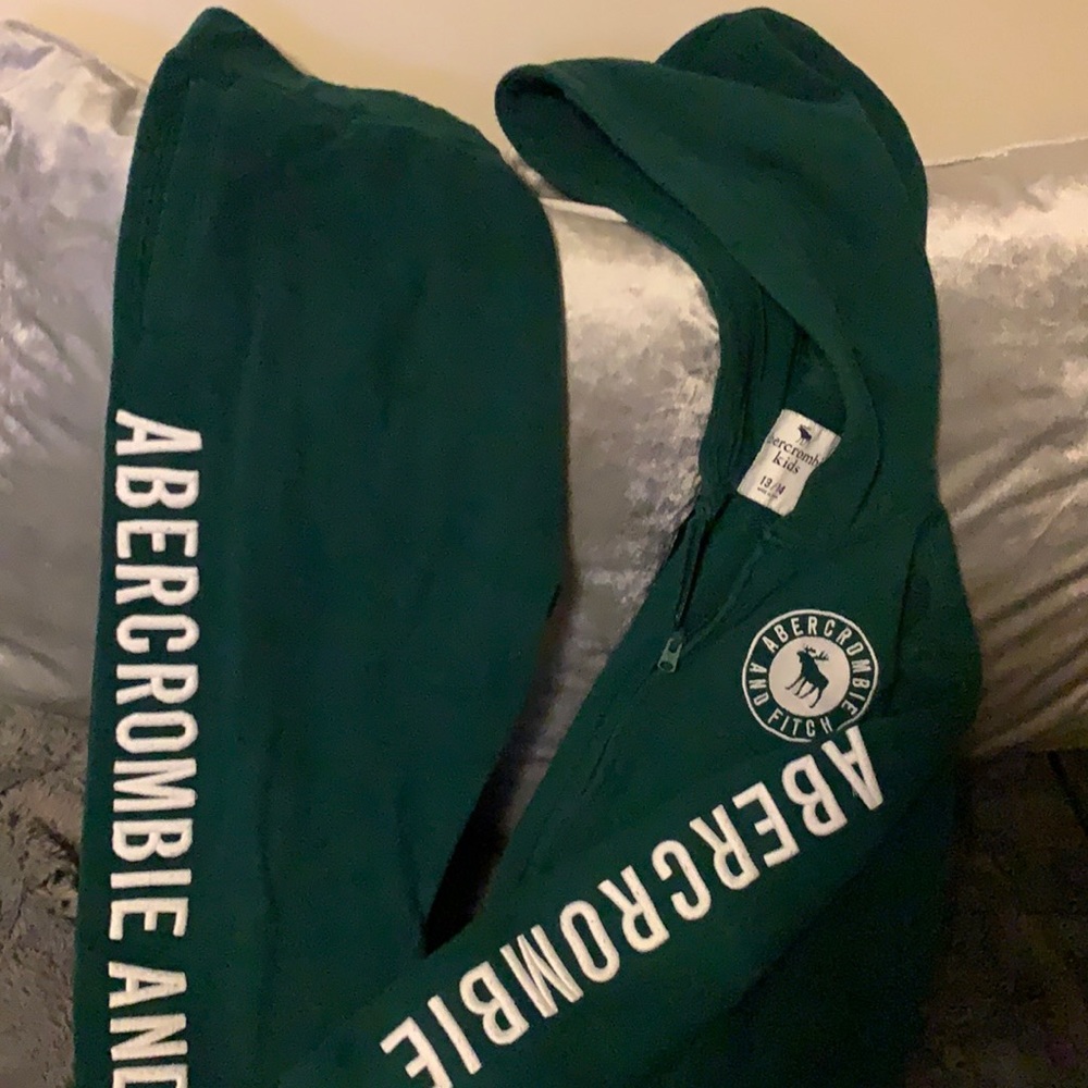 2 pc Abercrombie kids jogging suit with logo